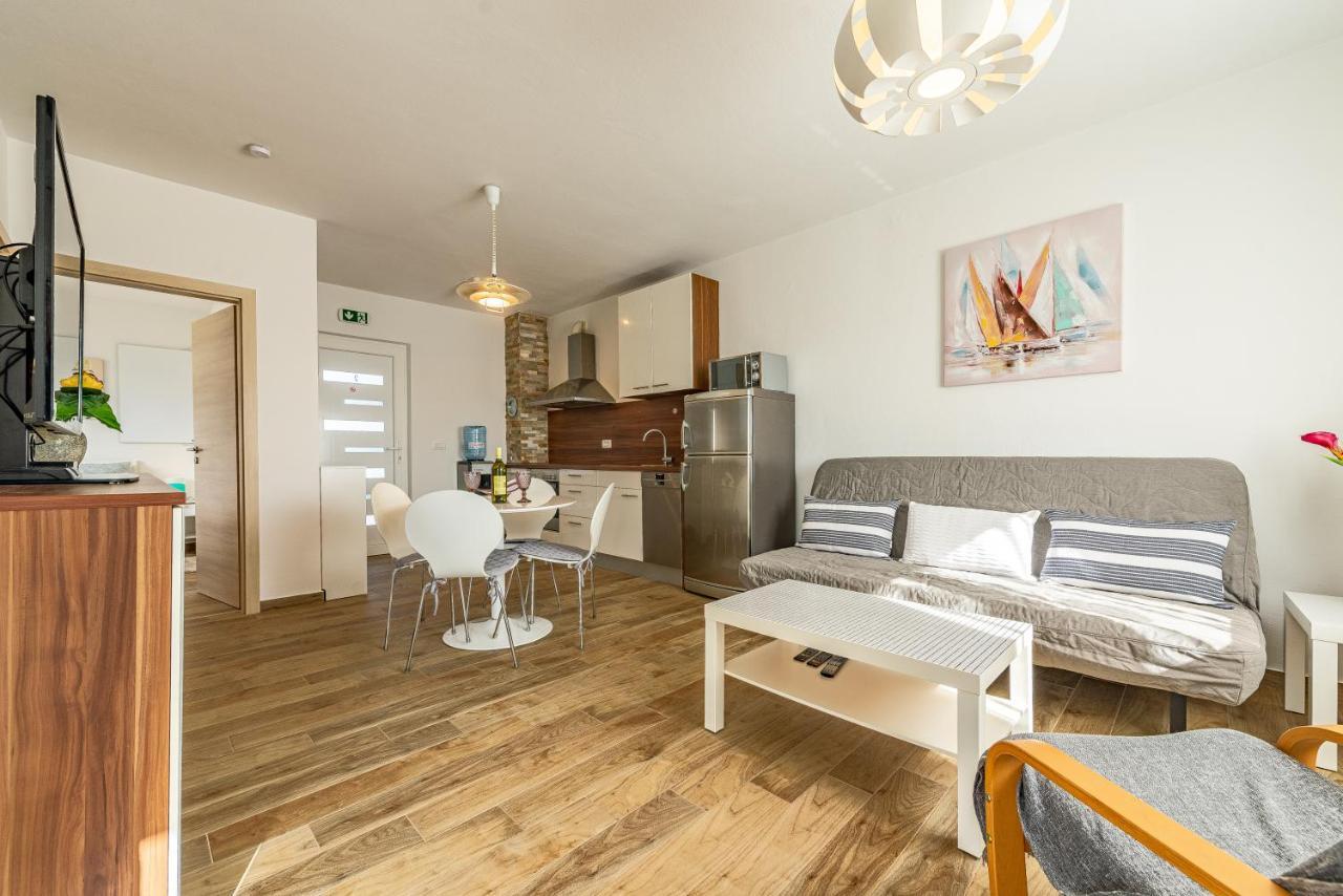 Apartmán Hibiskus App2 Vir Exteriér fotografie